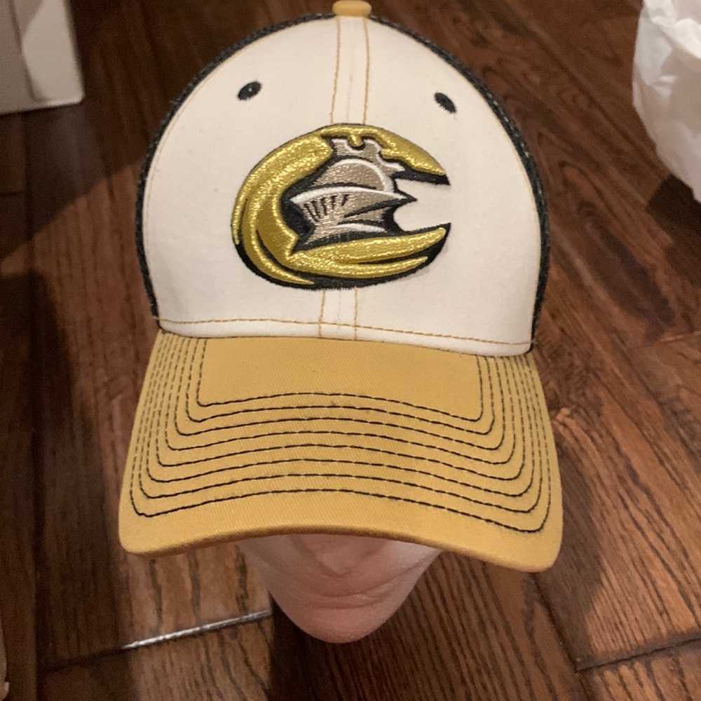 Fitted hat